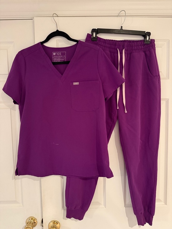 Figs Pants - Figs Vibrant Purple V-Neck Scrub Top & Jogger Set